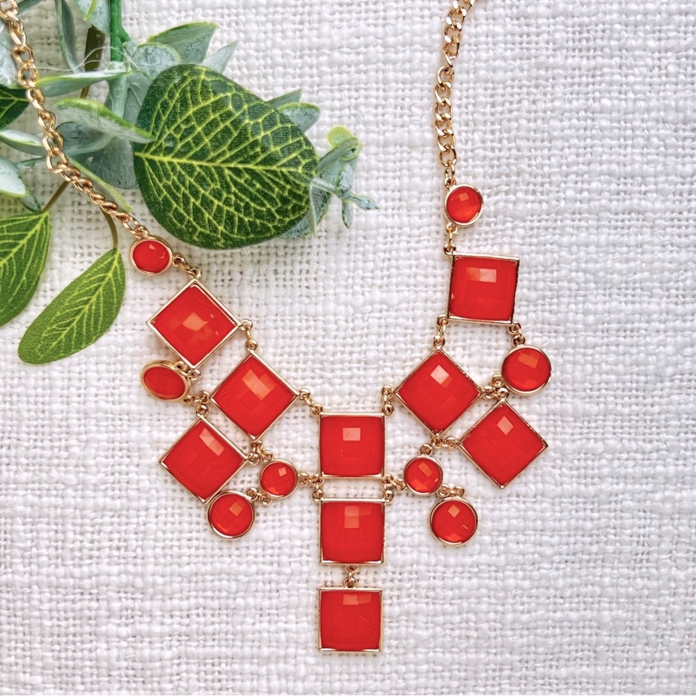 NWOT Chico’s glamorous coral and gold necklace.